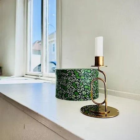 Central, Bright, And Spacious Retreat Appartamento