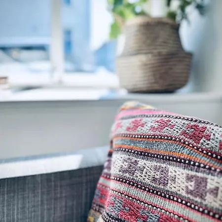 Central, Bright, And Spacious Retreat Appartamento