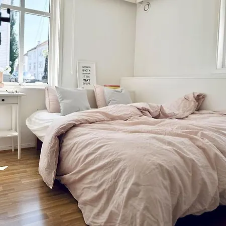 Central, Bright, And Spacious Retreat Apartment