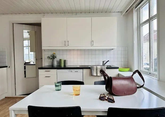 Lägenhet Central, Bright, And Spacious Retreat *